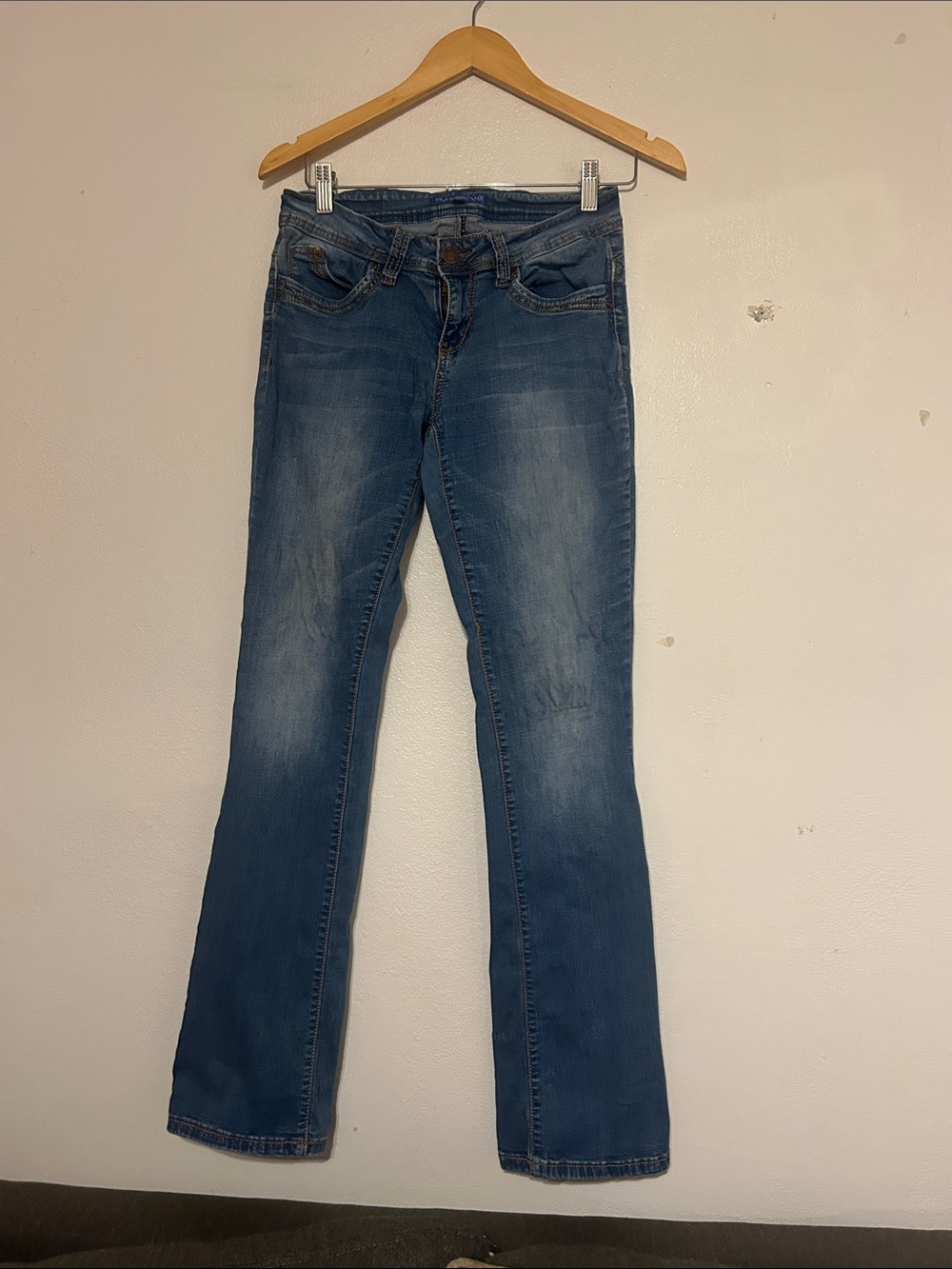 YMI Women's Straight Leg Jeans in Medium Blue Wash